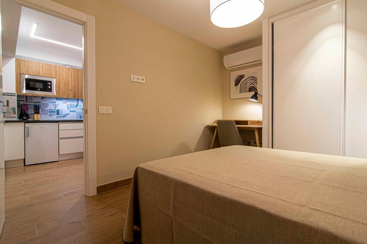 Apartamentos 1 Abril Малага Экстерьер фото