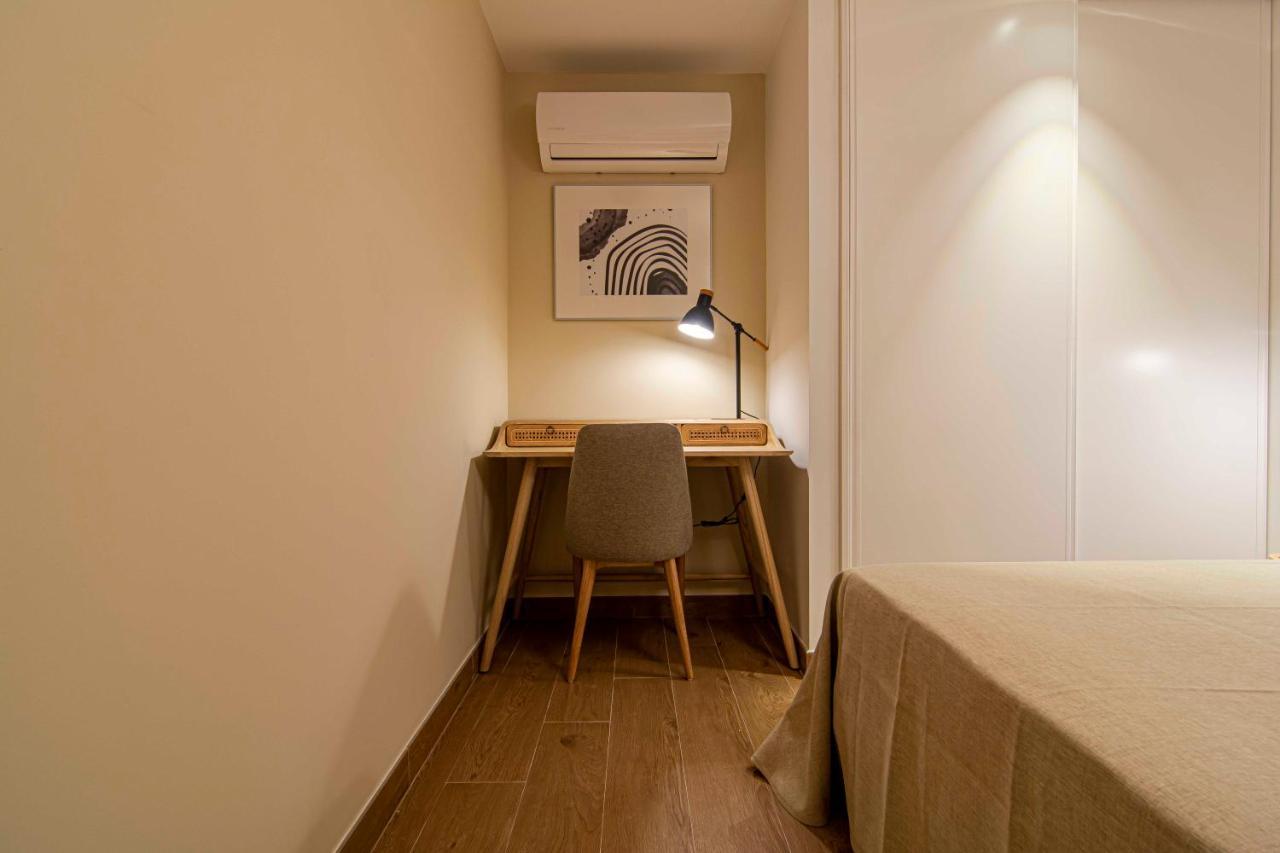 Apartamentos 1 Abril Малага Экстерьер фото