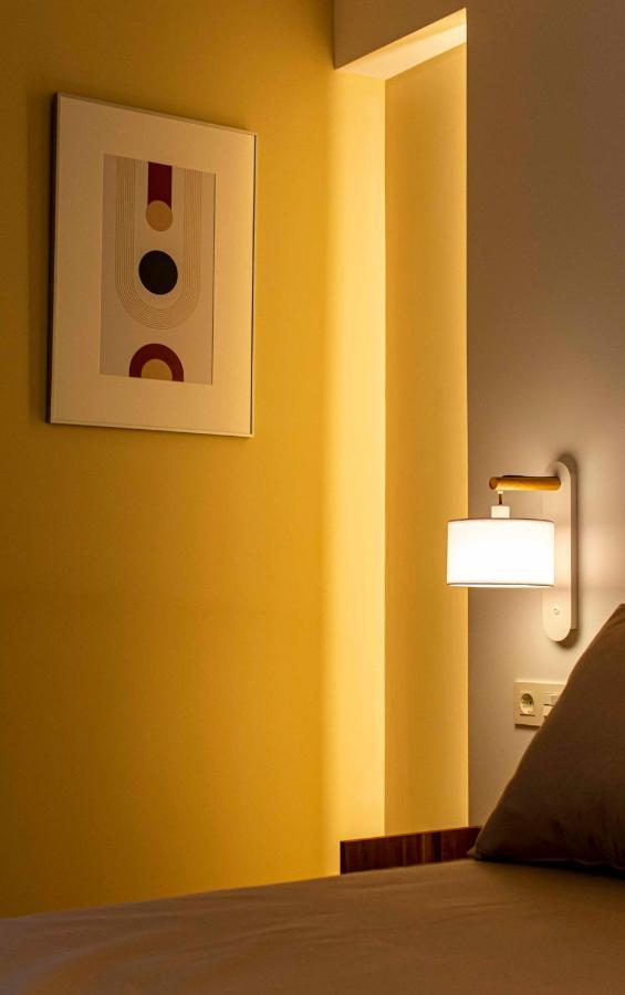 Apartamentos 1 Abril Малага Экстерьер фото