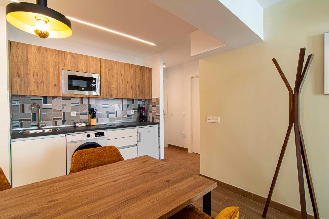 Apartamentos 1 Abril Малага Экстерьер фото