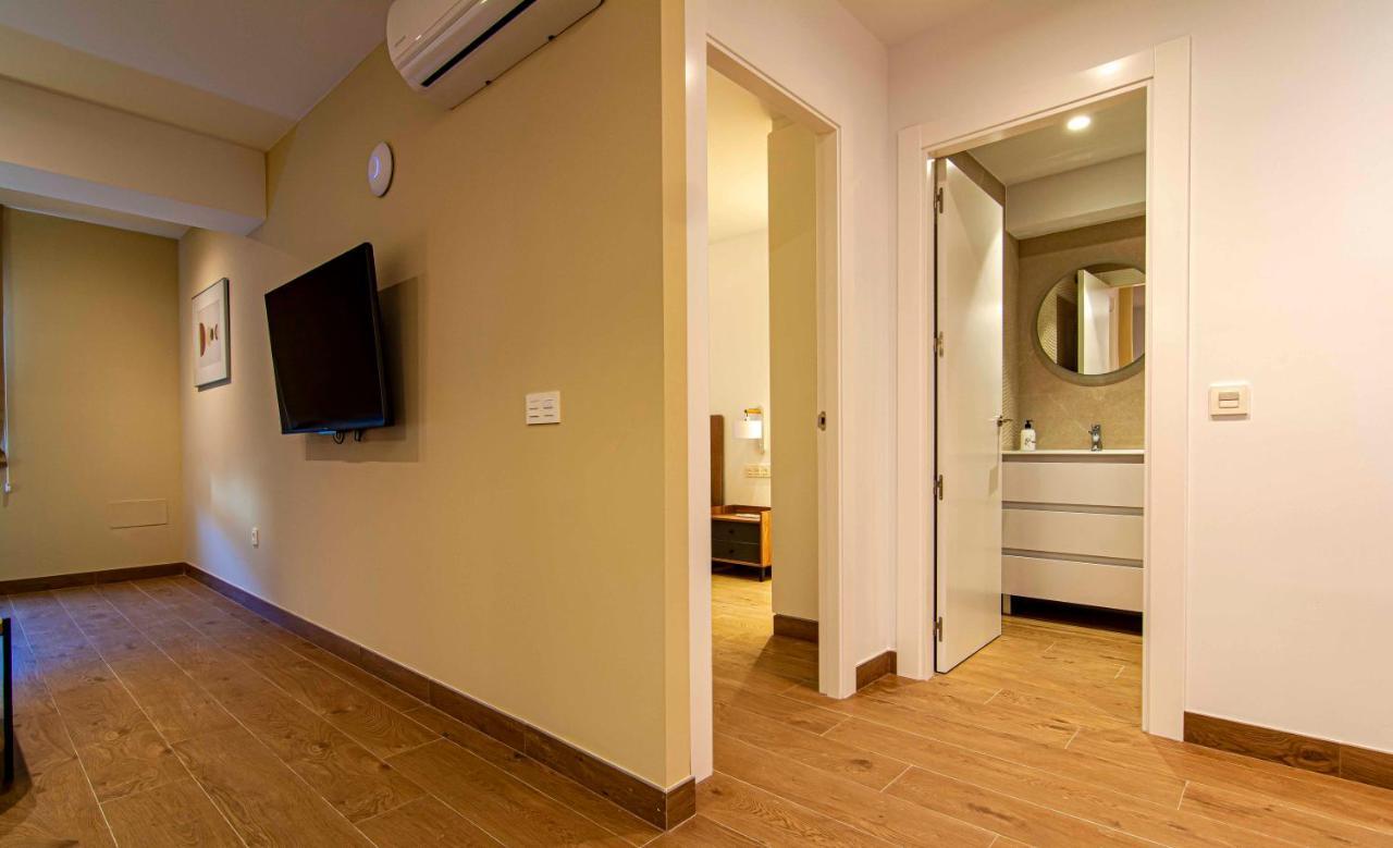 Apartamentos 1 Abril Малага Экстерьер фото