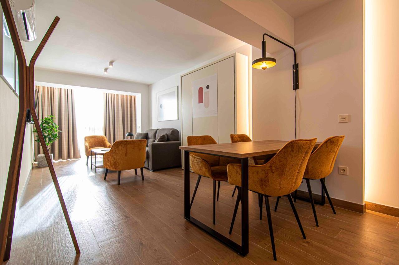 Apartamentos 1 Abril Малага Экстерьер фото