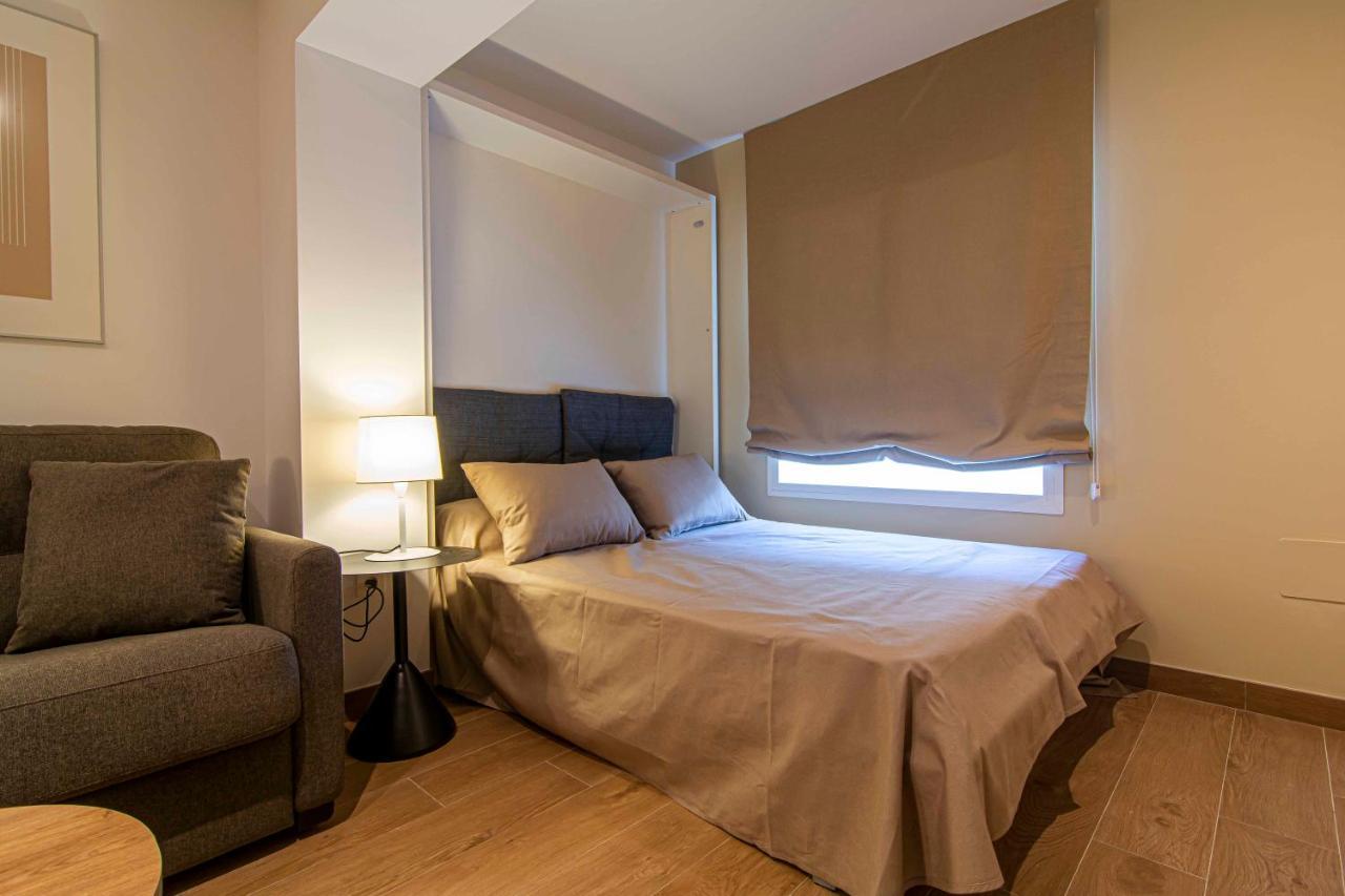 Apartamentos 1 Abril Малага Экстерьер фото