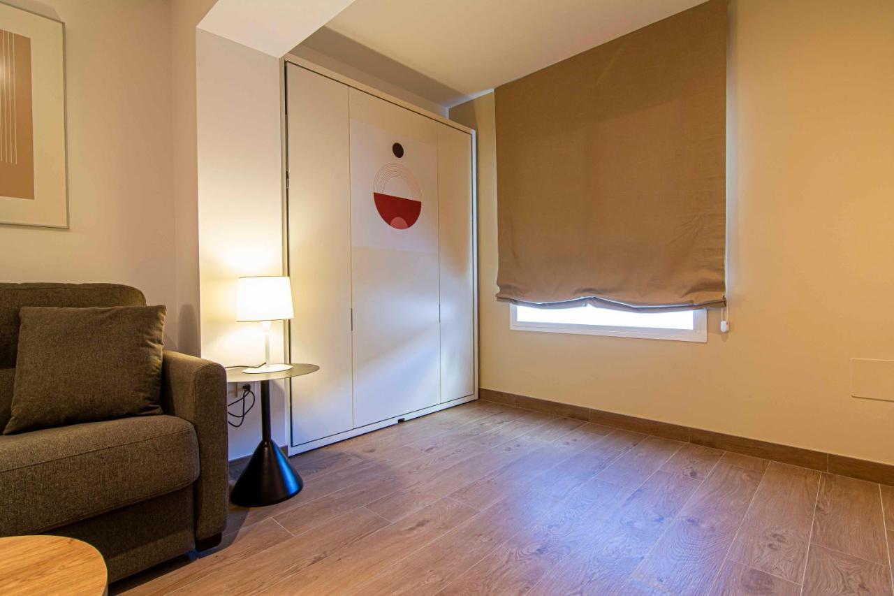 Apartamentos 1 Abril Малага Экстерьер фото