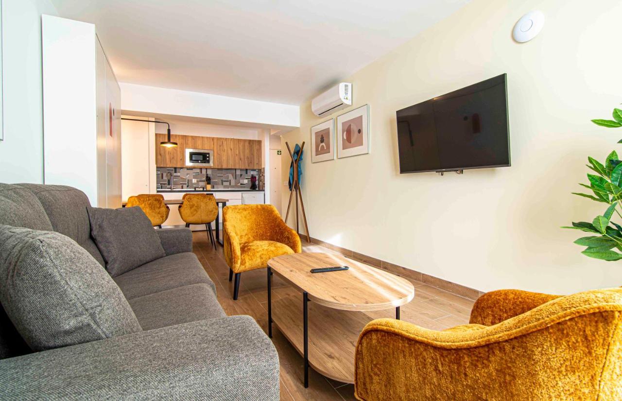 Apartamentos 1 Abril Малага Экстерьер фото