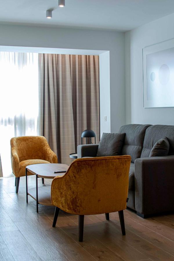 Apartamentos 1 Abril Малага Экстерьер фото