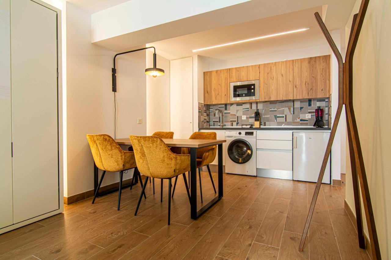 Apartamentos 1 Abril Малага Экстерьер фото