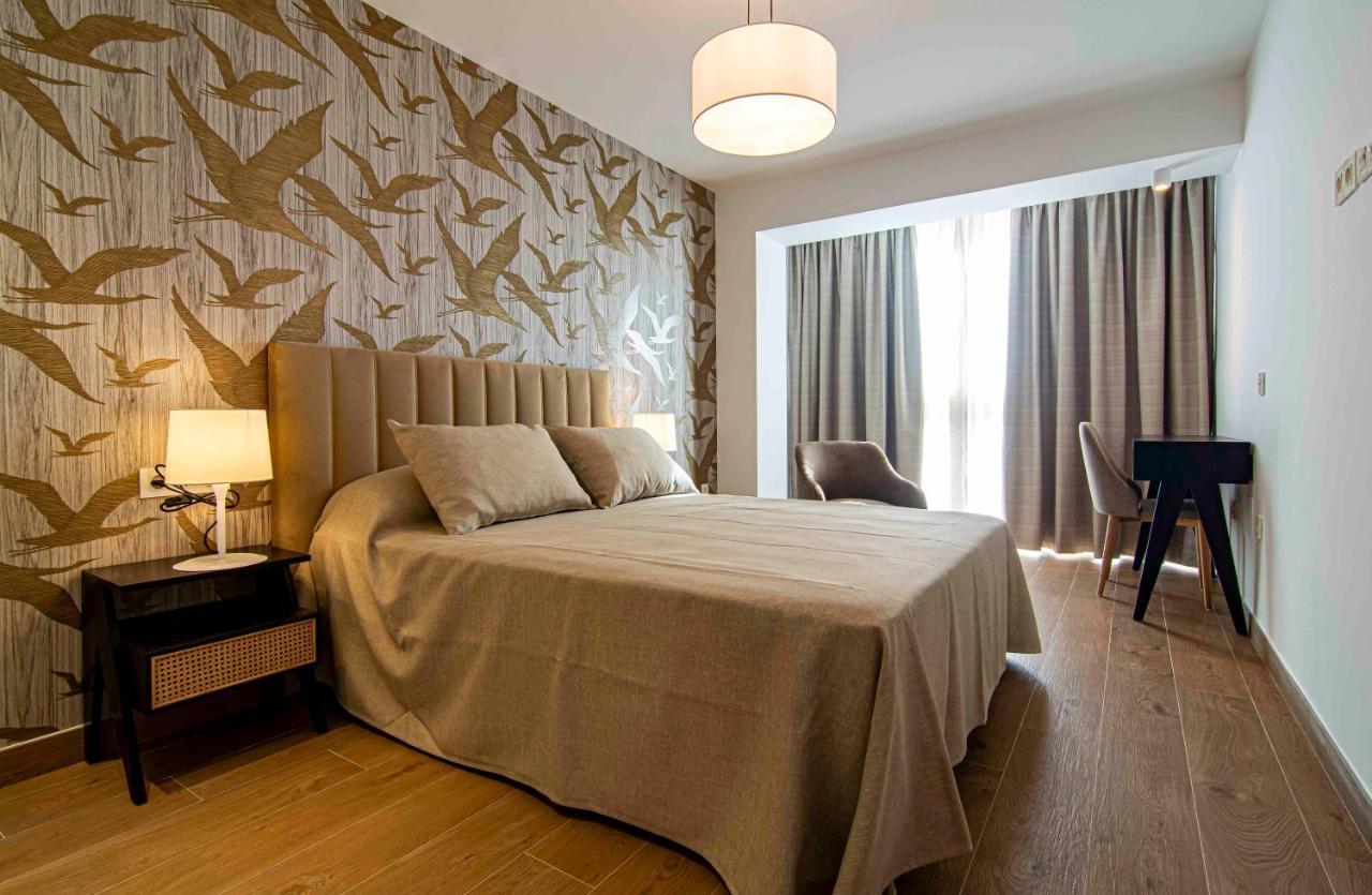 Apartamentos 1 Abril Малага Экстерьер фото